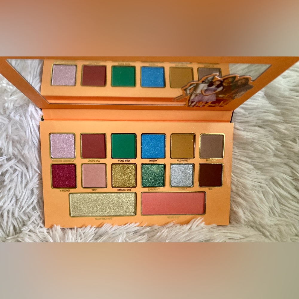 Kylie - Eye & Face Palette - Picture 2 of 8